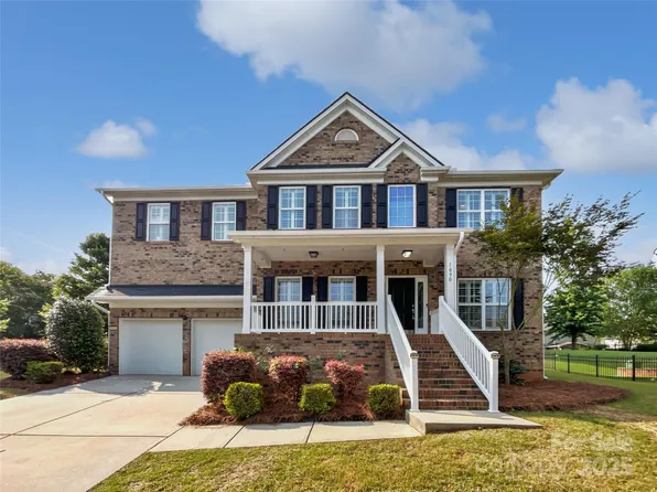 1090 McLaren Dr, Belmont, NC 28012