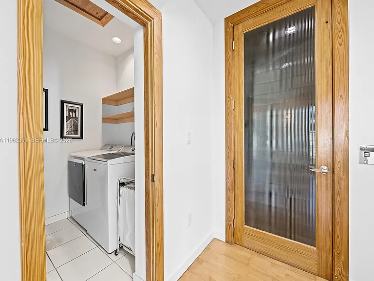 450 Victoria Ter — Photo 21