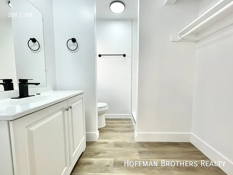 239 S Harvard Blvd #3 — Photo 12
