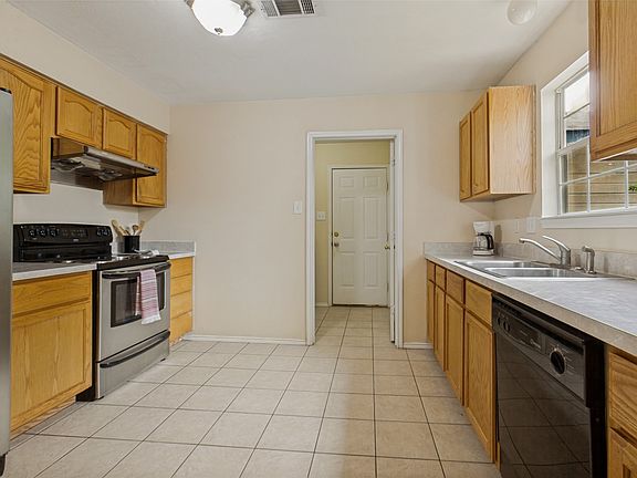 3rd image of 3608 Clubview Dr