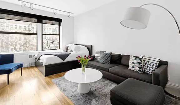 2nd image of 304 E 73rd St APT 3A