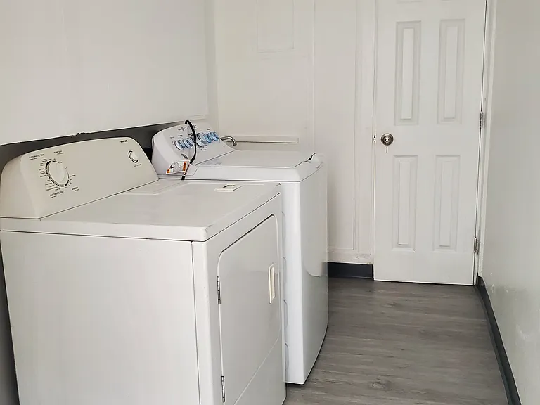 911 Hornblend St — Photo 14