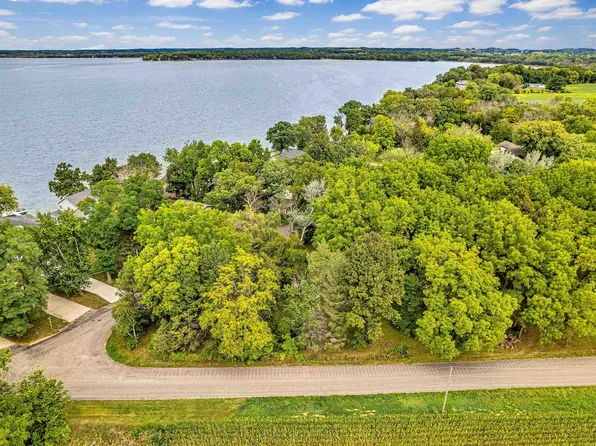 1 Shadyside Dr, Stoughton, WI 53589