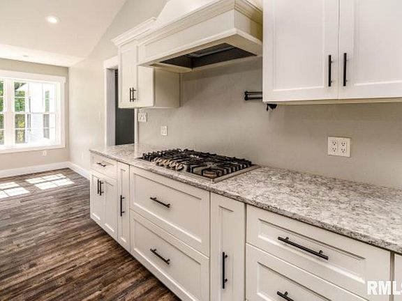 4th image of 501 E Mohan St