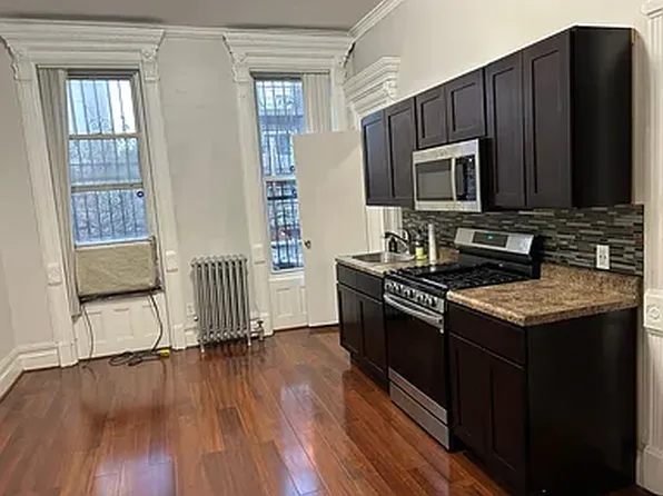 19 Vernon Avenue image 1 of 13