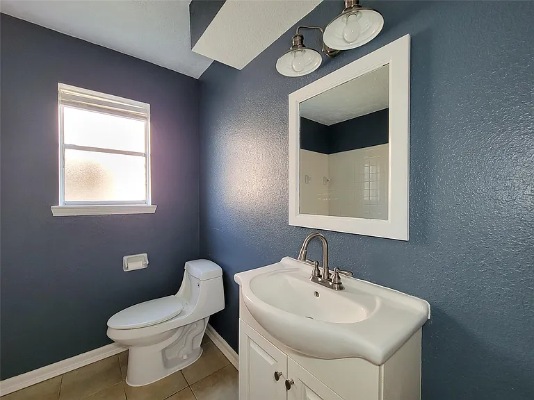 409 S Travis St — Photo 29