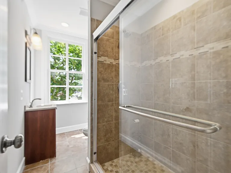 Full bath at the front of the unit (proximity to bedroom on 3rd floor and kitchen/dining)