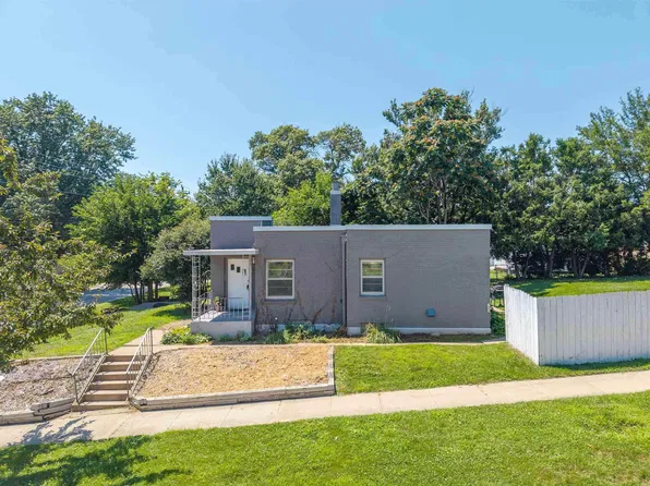 603 W 18th St, Cedar Falls, IA 50613