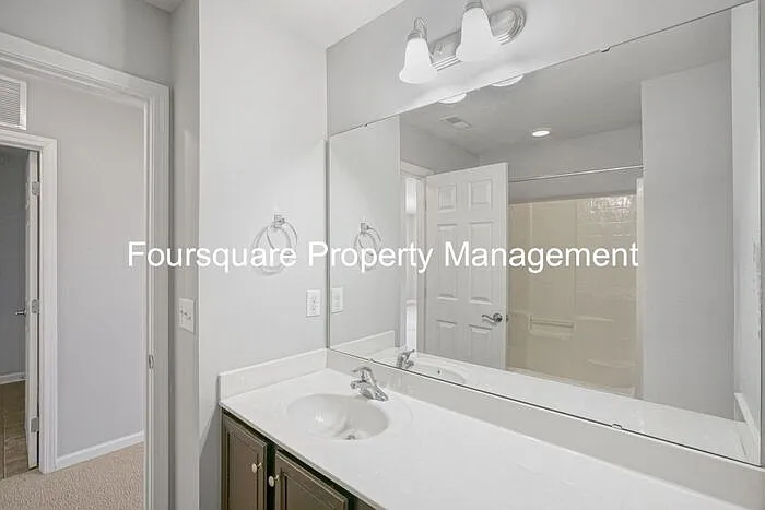 100 Cabot Dr — Photo 28