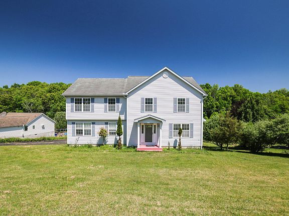 2nd image of 302 Rustic Dr