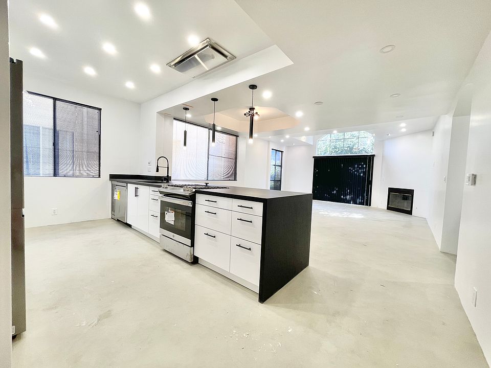 1st image of 639 Huntley Dr #3A