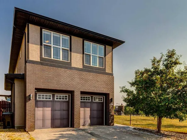 14 W Marquis Hts SE, Calgary, AB T3M 1X6