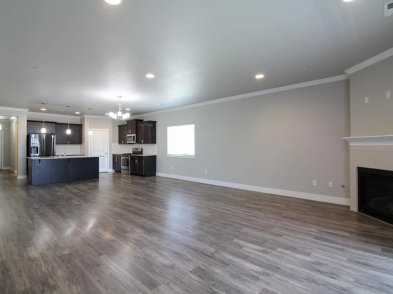2452 Brodie Ln — Photo 4