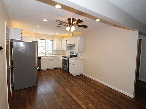 3rd image of 9547 N Sharon Ave