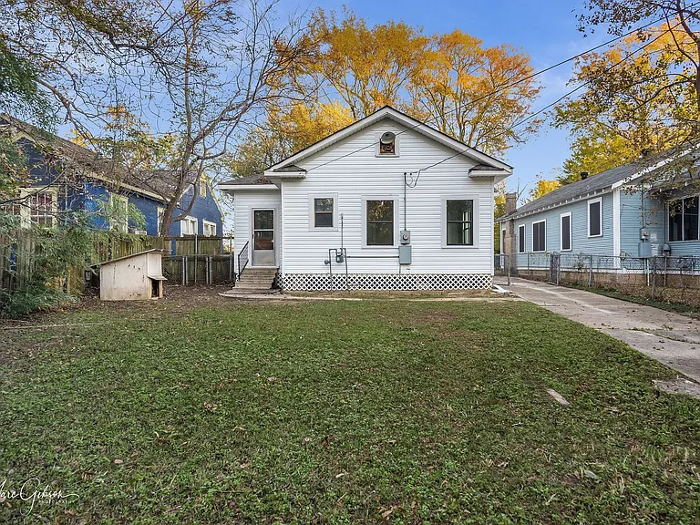 1443 W Kirby Pl — Photo 14