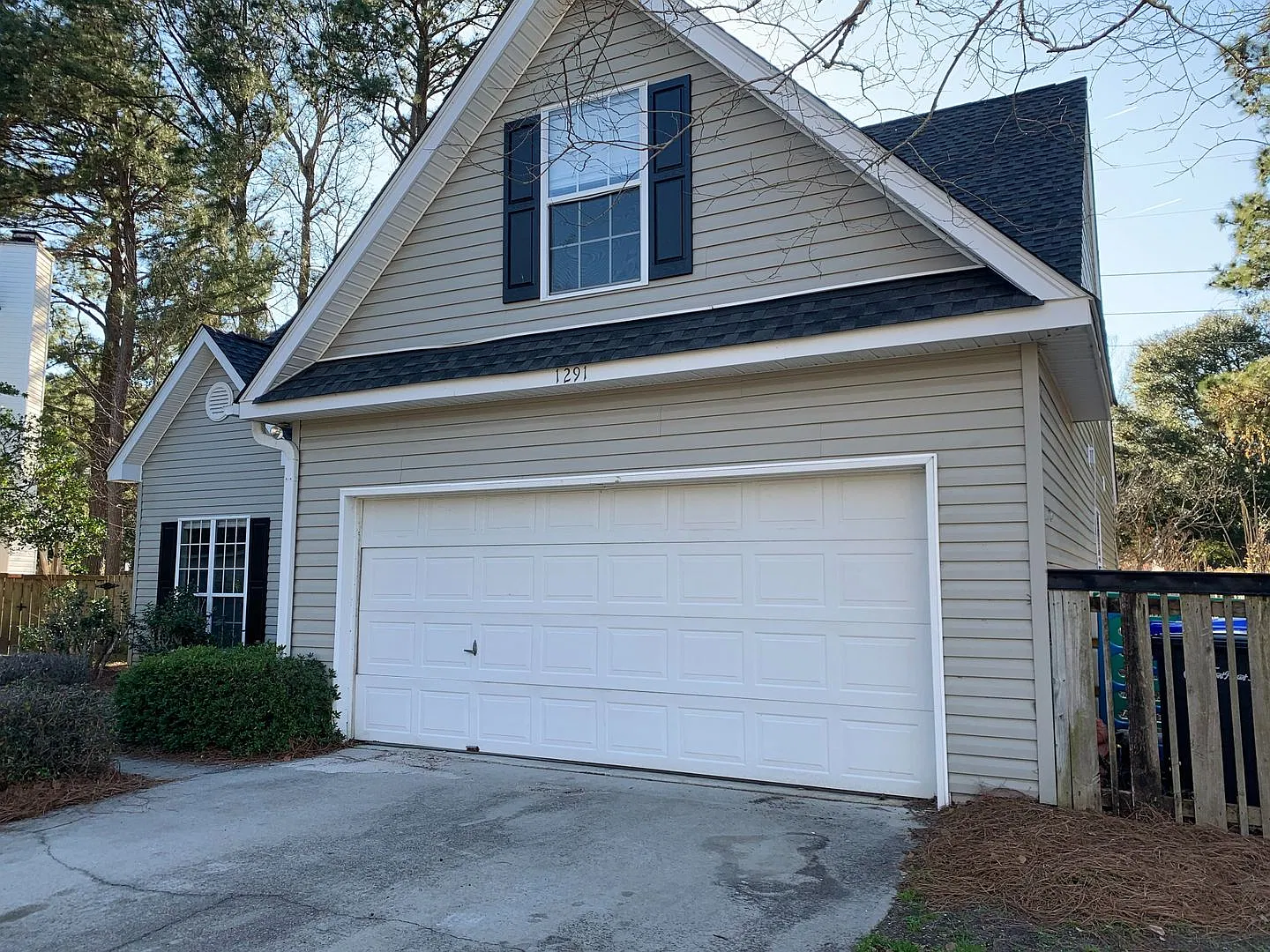 Spacious Three Bedroom Home in Mount Pleasant — Photo 2
