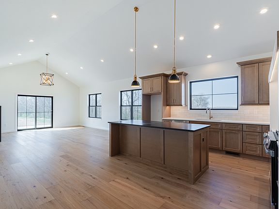 4th image of 214 Allison Rd