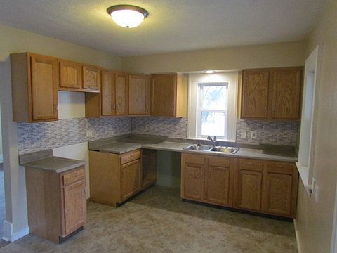 1st image of 461 N Park St NE