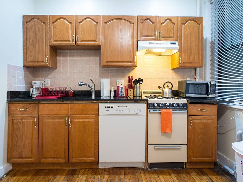 1st image of 59 Queensberry St #17
