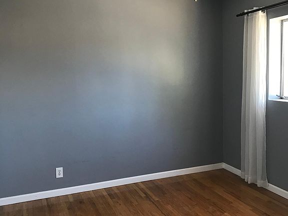 Bedroom in soothing grey tones.