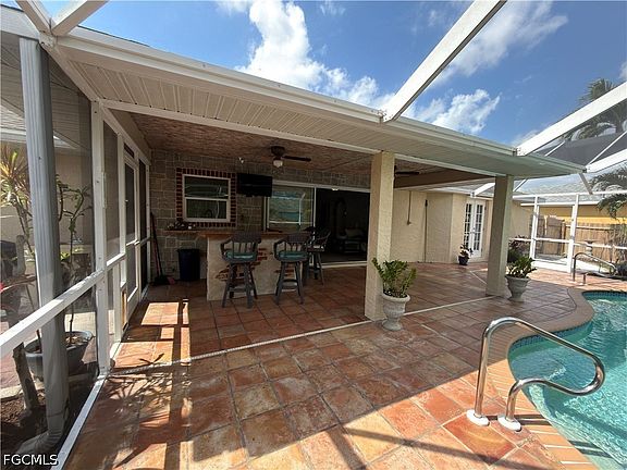 3rd image of 601 SW 31st St