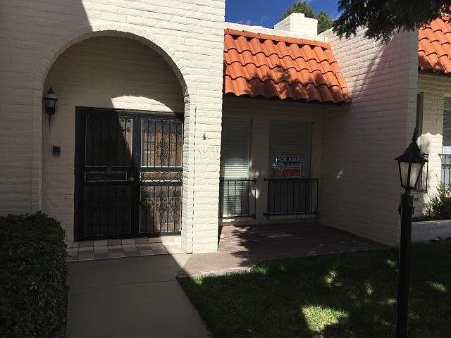 1411 Wagon Train Dr SE