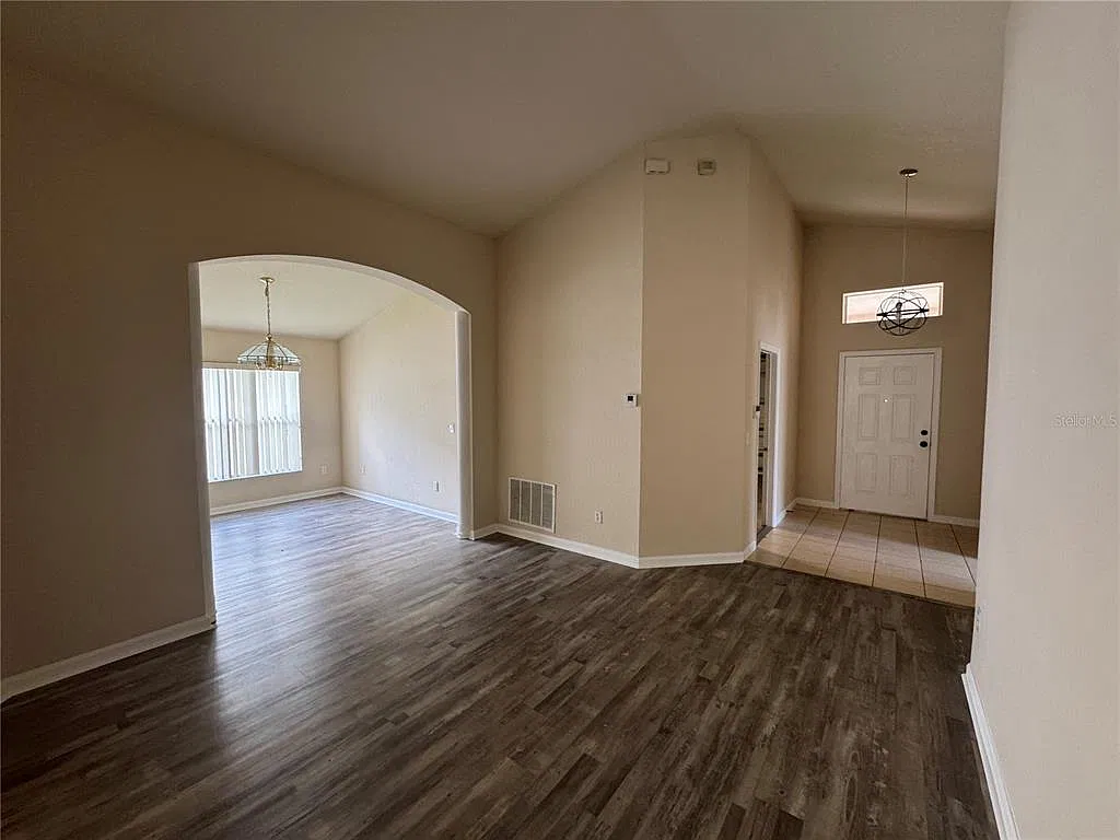 3 bed, 2.0 bath, 1746 sqft, $2,495 — Photo 3
