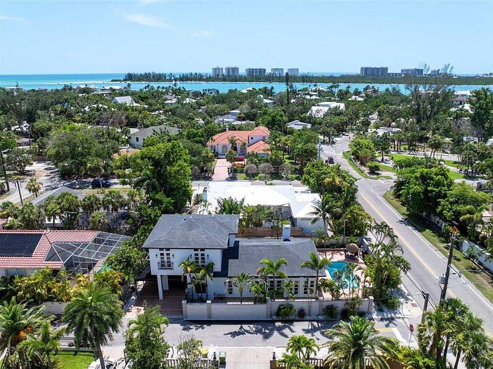 1st image of 324 Siesta Dr