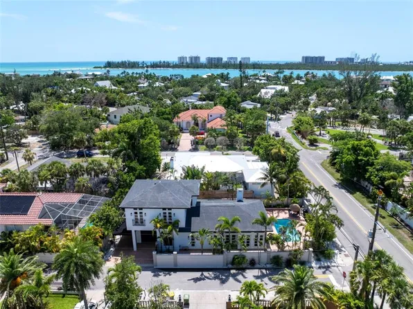 324 Siesta Dr, Sarasota, FL 34242