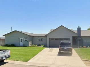1105 Smith Ave, Lakin, KS 67860