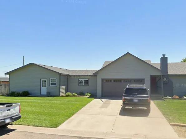 1105 Smith Ave, Lakin, KS 67860