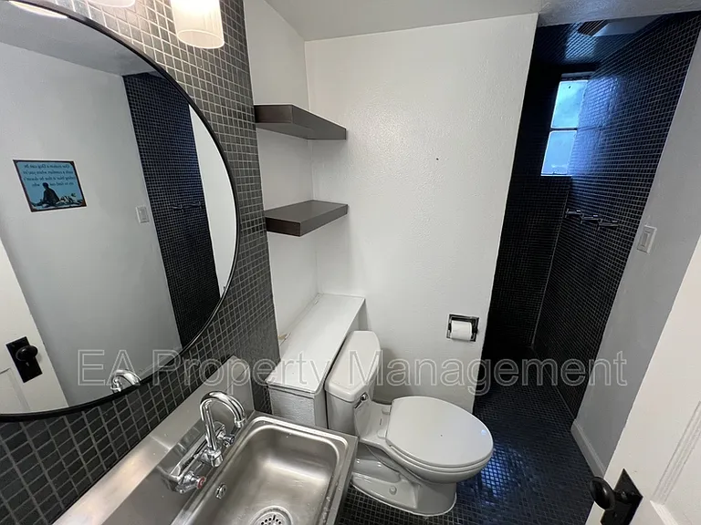 411 Wellesley Dr SE — Photo 19