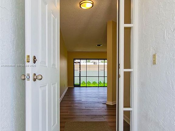 4th image of 275 NW 36th Ave #275