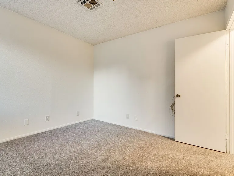 5011 Spencer St #B — Photo 20
