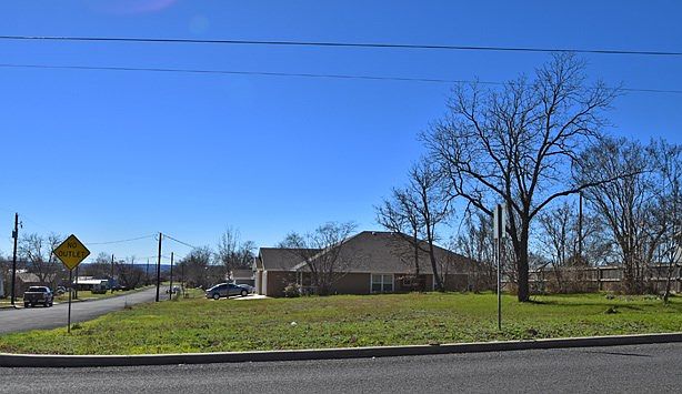 1st image of 1102 Thiele Ln