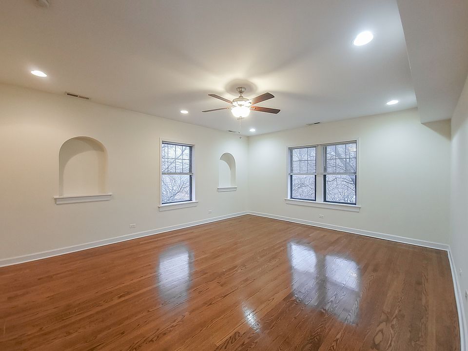 1st image of 1829 1/2 W Leland Ave #3
