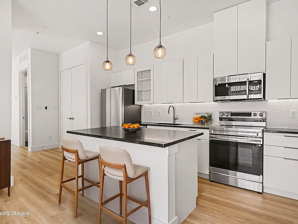 1st image of 2217 N Fitzhugh Ave #206
