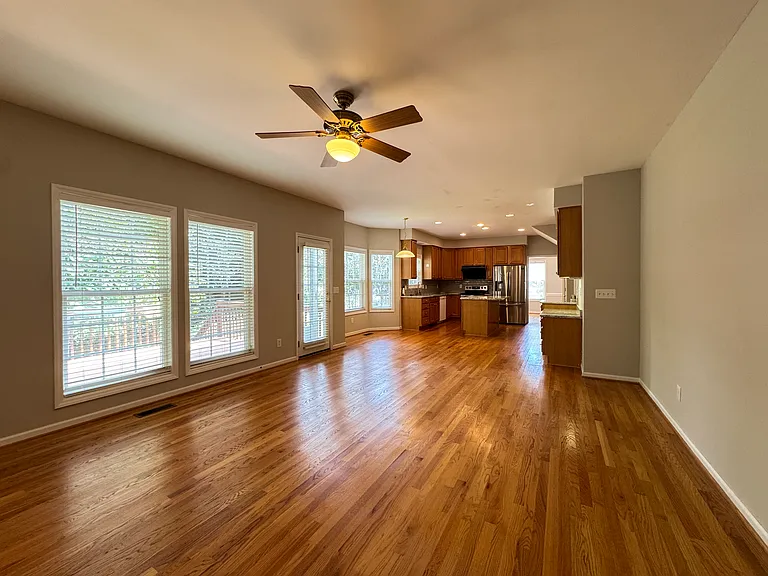 205 Laurens Way — Photo 2