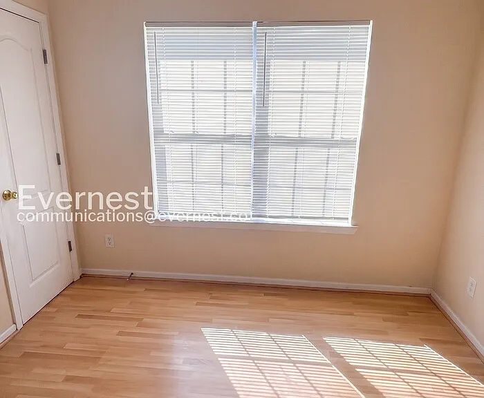 10718 Barberry Dr — Photo 5