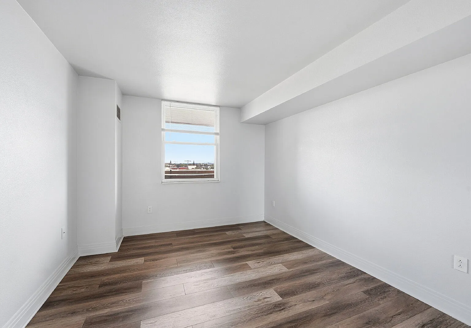 1 bed, 1.0 bath, 659 sqft, $1,546 — Photo 4
