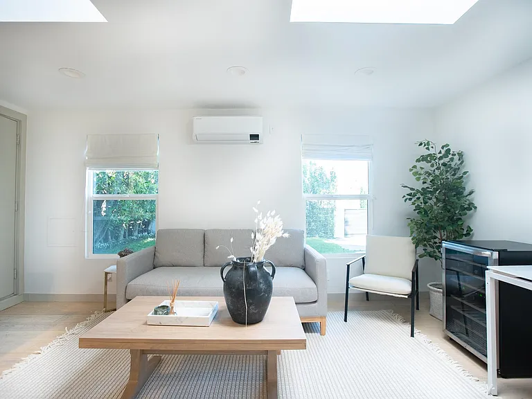 14822 Morrison St — Photo 32