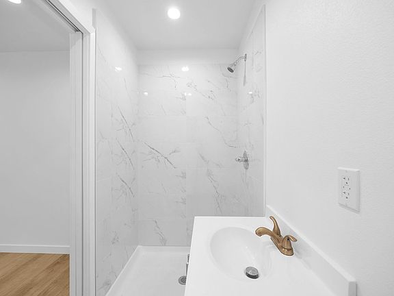 3rd image of 308 N Catalina Ave #2