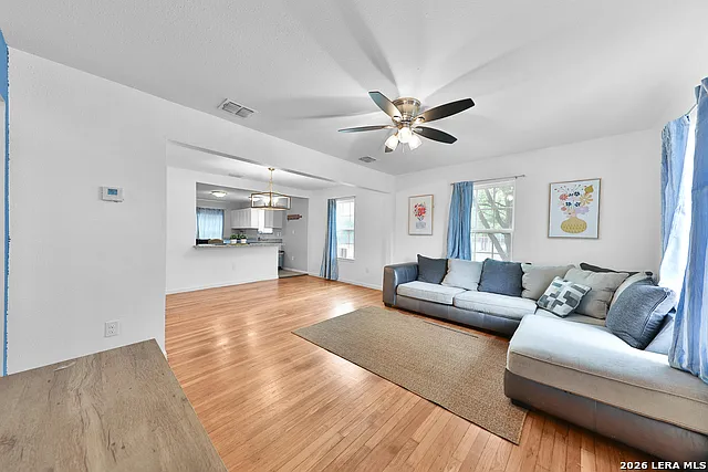 3 bed, 2.0 bath, 1176 sqft, $1,750 — Photo 4