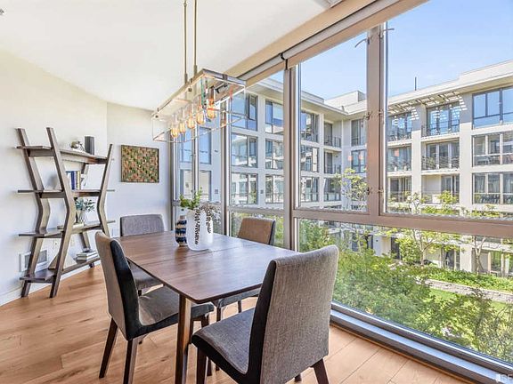 5th image of 255 Berry St APT 519