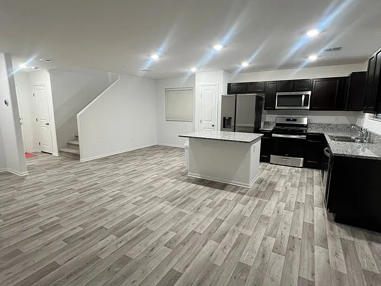 7668 Loftwood Ave — Photo 3
