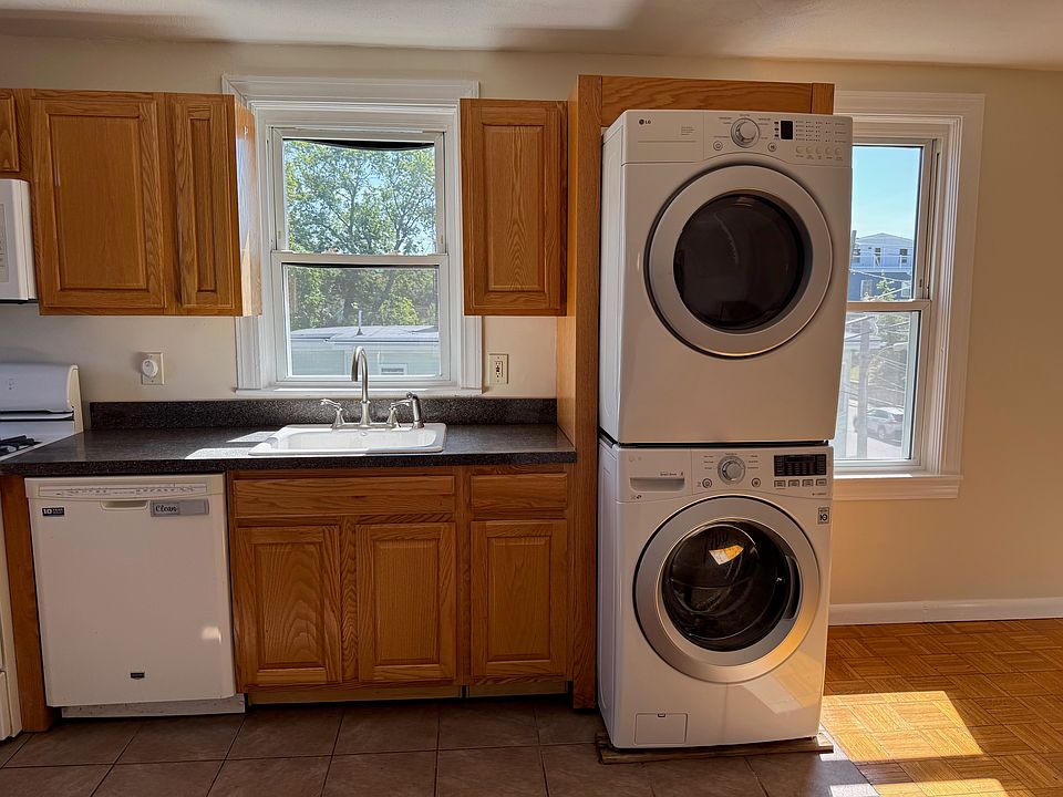 1st image of 231 Parsons St #3
