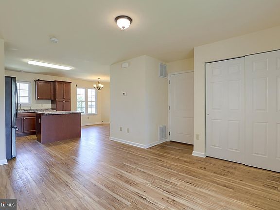 2nd image of 4 Creekside Dr