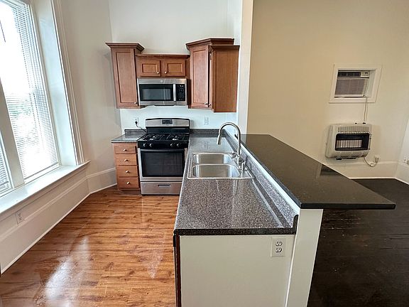 4th image of 930 Summit Ave APT 2