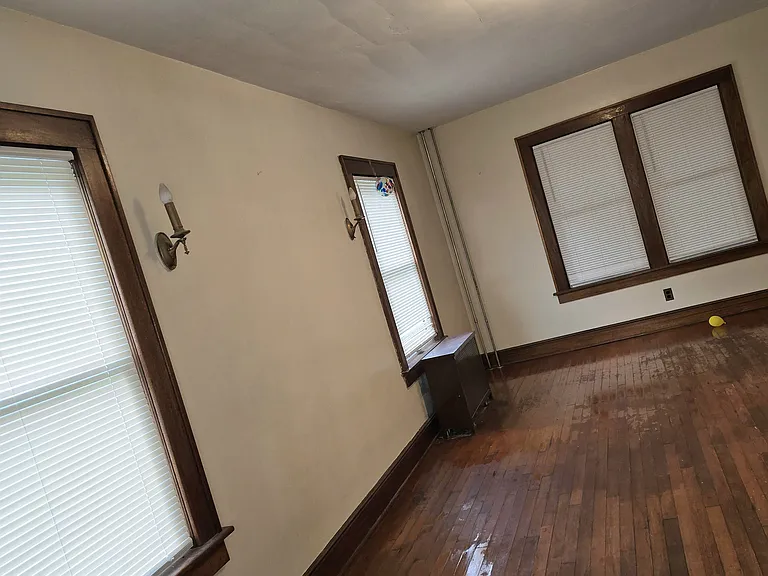 1911 Tracy St — Photo 10