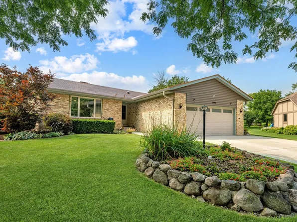 12890 West Scarborough COURT, New Berlin, WI 53151